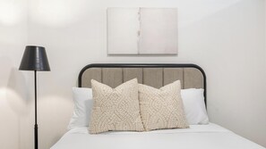 Desk, iron/ironing board, WiFi, bed sheets - Landing | Chic Studio, Yoga Studio, Pool (Addison)