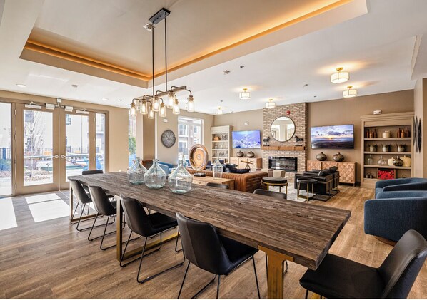 Interior - Landing | Beautiful 1BD, Game Room, Gym (Richmond)