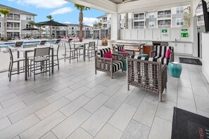Outdoor dining - Landing | Modern 2BD, Gym (Saint Johns)