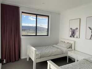 Room - Piper's Grove - a luxury modern farmhouse retreat near Lake George (Currawang)