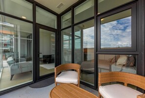 Terrace/patio - Gyro Beach Vacations (Kelowna)