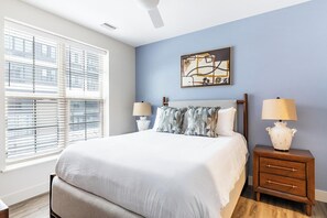 1 bedroom, desk, iron/ironing board, WiFi - Landing | Modern 1BD, Gym, Clubhouse (Cleveland)