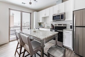 Fridge, dining tables - Landing | Spectacular 1BD, Clubhouse, Gym (Cleveland)