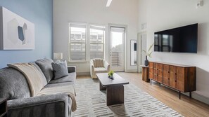 Smart TV - Landing | Spectacular 1BD, Pool, Gym (Austin)