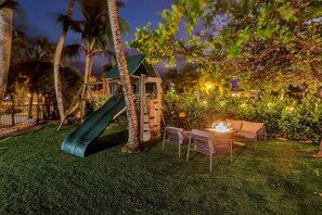 Property grounds - 4300 SF Beach Home w/ Heated Pool & Walk to Beach (Hollywood)