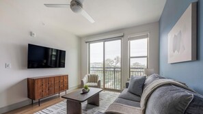Smart TV - Landing | Amazing 1BD, Clubhouse, Gym (Austin)