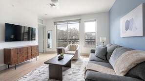 Smart TV - Landing | Stunning 1BD, Gym, Clubhouse (Austin)