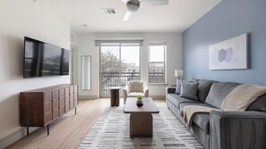 Smart TV - Landing | Stunning 1BD, Gym, Clubhouse (Austin)