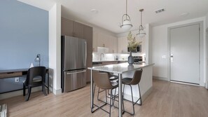 Fridge, dining tables - Landing | Stunning 1BD, Gym, Clubhouse (Austin)
