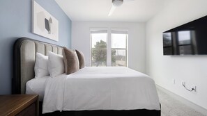 1 habitación, escritorio, tabla de planchar con plancha y wifi 