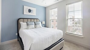 1 bedroom, desk, iron/ironing board, WiFi - Landing | Beautiful 1BD, Courtyard, Gym (Richmond)