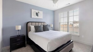 1 bedroom, desk, iron/ironing board, WiFi - Landing | Beautiful 1BD, Game Room, Courtyard (Richmond)