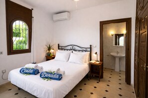 3 bedrooms, iron/ironing board, free WiFi, bed sheets