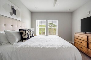 2 Schlafzimmer, Schreibtisch, Bügeleisen/Bügelbrett, WLAN