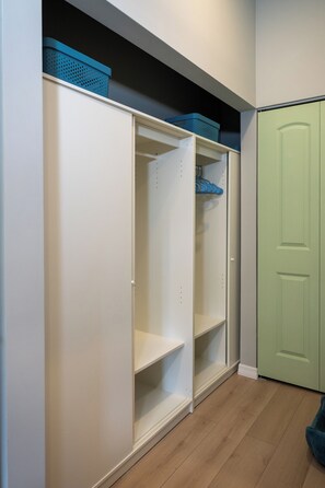 Interior - Cozy 1-bedroom apartment in charming west Kendall  with AC, pool and lake (Miami)