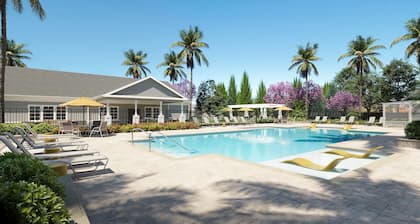 Landing | Chic 2BD, Pool, Gym