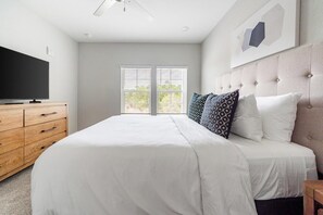 2 bedrooms, desk, iron/ironing board, WiFi - Landing | Spectacular 2BD, Pool, Gym (Palm Bay)