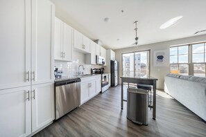 Fridge, dining tables - Landing | Beautiful 1BD, Gym, Clubhouse (Cleveland)