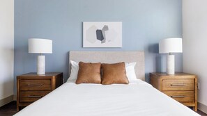 1 bedroom, desk, iron/ironing board, WiFi - Landing | Chic 1BD, Gym (Waco)
