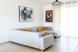 TV - Large 3-room apartment between sea and mountains Veranda, 2 bedrooms (Penta-di-Casinca)