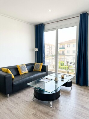 Living area - Vrbo Property (Penta-di-Casinca)