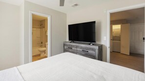 2 Schlafzimmer, Schreibtisch, Bügeleisen/Bügelbrett, WLAN