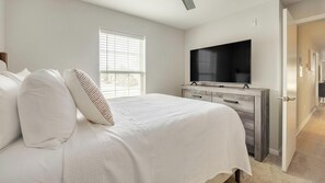 2 Schlafzimmer, Schreibtisch, Bügeleisen/Bügelbrett, WLAN