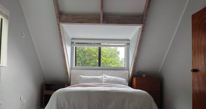 Furnished Warm Sunny Home in Paremata