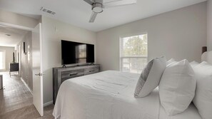 2 Schlafzimmer, Schreibtisch, Bügeleisen/Bügelbrett, WLAN