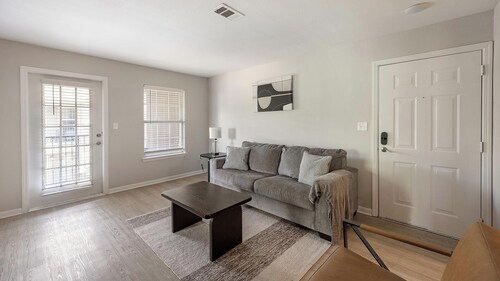 Landing | Chic 2BD, Clubhouse, Game Room