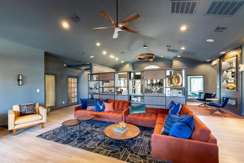 Landing | Stunning 2BD, Gym, Game Room