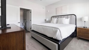 2 slaapkamers, een bureau, een strijkplank/strijkijzer, wifi