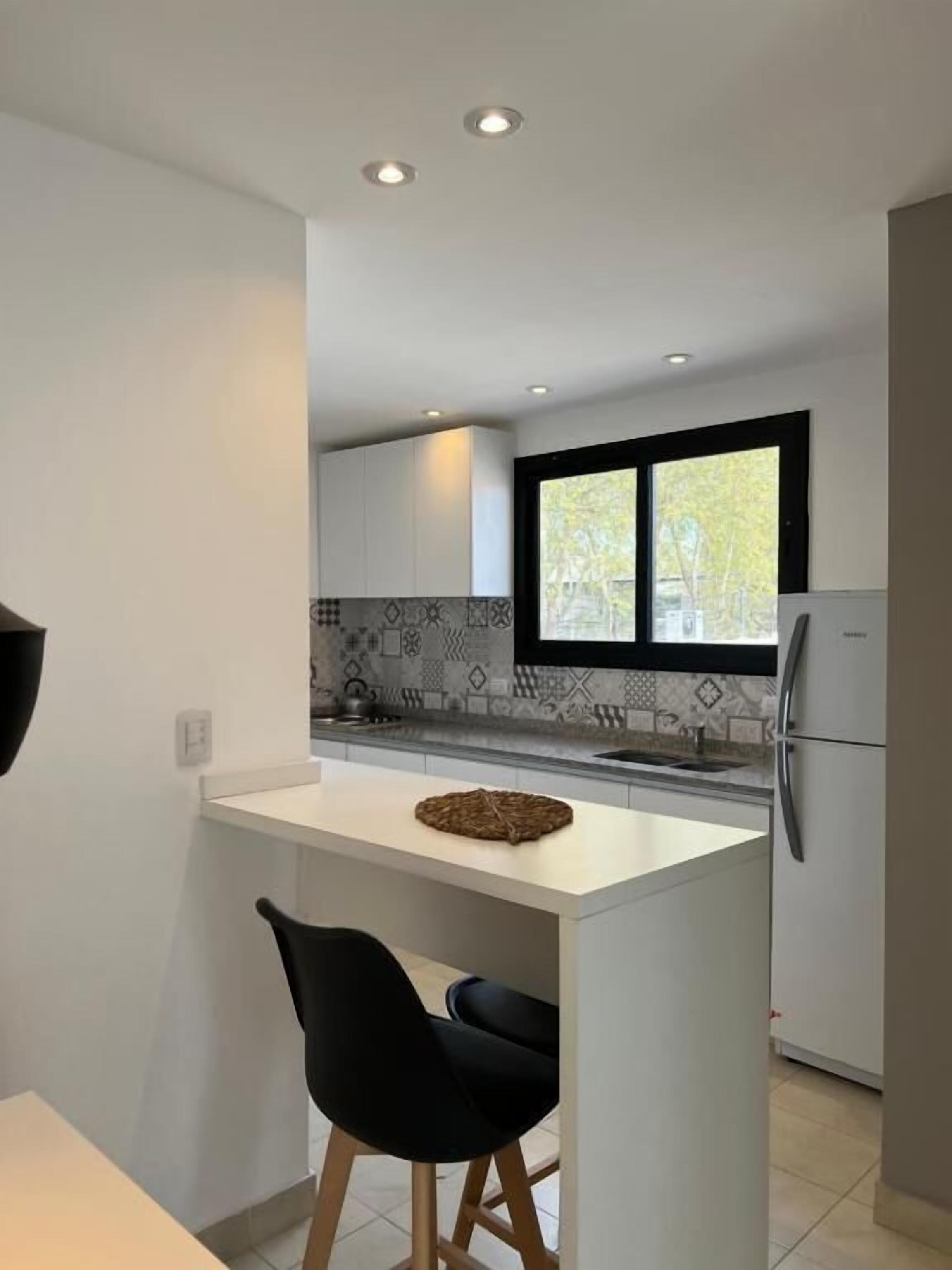 Apartamento superior, sacada, vista para o jardim | Cozinha privada