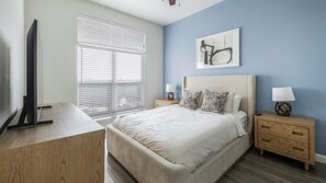 1 bedroom, desk, iron/ironing board, WiFi - Landing | Spectacular 1BD, Pool (Arlington)