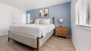 1 bedroom, desk, iron/ironing board, WiFi - Landing | Stylish 1BD, Courtyard (Paradise)