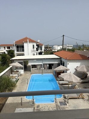 Habitación doble superior, balcón, vistas a la piscina | Piscina