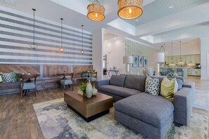 Smart TV - Landing | Amazing 1BD, Gym, Pool (Port Wentworth)