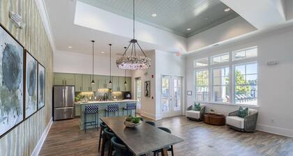 Landing | Amazing 1BD, Clubhouse, Pool