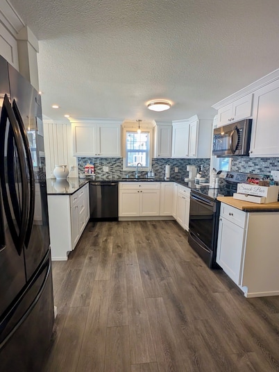 Lakefront Escape - Breathtaking Views in Fox Lake