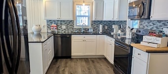 Lakefront Escape - Breathtaking Views in Fox Lake