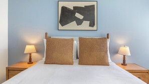 2 habitaciones, escritorio, tabla de planchar con plancha y wifi 