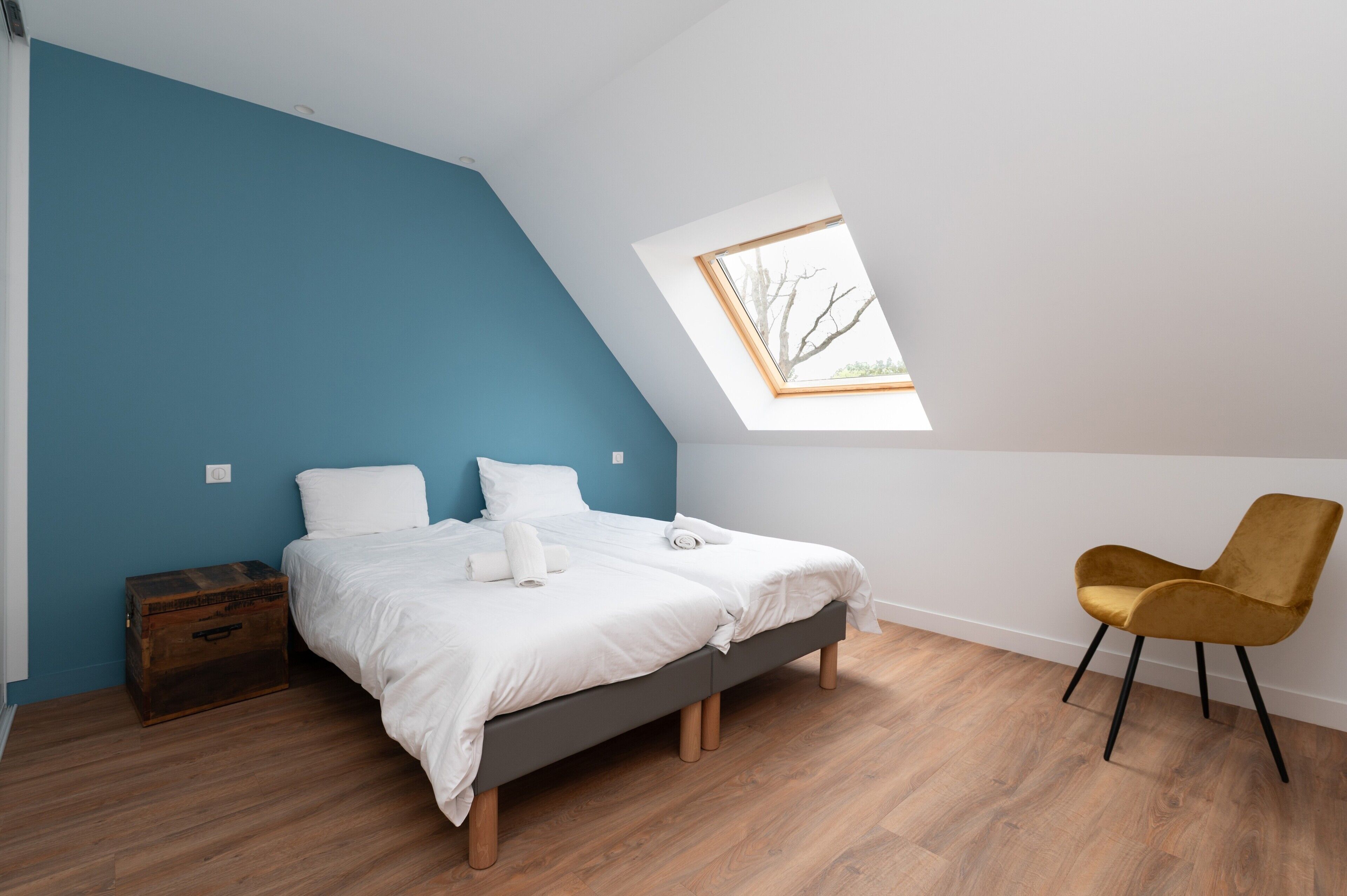 4 habitaciones, tabla de planchar con plancha, wifi y ropa de cama 