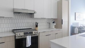Refrigerador y comedor 