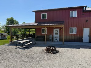 Outdoor dining - The Galley at Rathbun Lake Iowa (Monroe County)