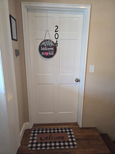 Blue Moon #204. 2 Bedroom 1 Bath Condo in Beautiful downtown Clayton