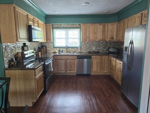 Private kitchen - Blue Moon #204. 2 Bedroom 1 Bath Condo in Beautiful downtown Clayton (Clayton)