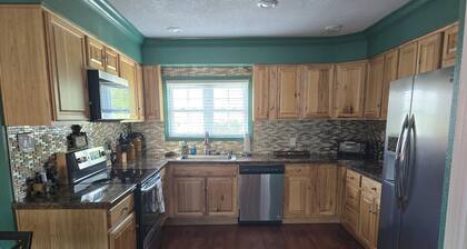 Blue Moon #204. 2 Bedroom 1 Bath Condo in Beautiful downtown Clayton