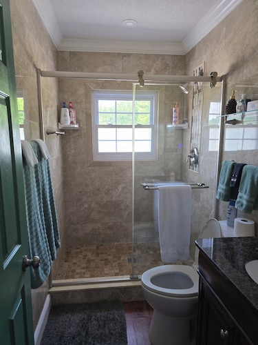 Blue Moon #204. 2 Bedroom 1 Bath Condo in Beautiful downtown Clayton