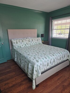 Room - Blue Moon #204. 2 Bedroom 1 Bath Condo in Beautiful downtown Clayton (Clayton)