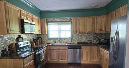Blue Moon #204. 2 Bedroom 1 Bath Condo in Beautiful downtown Clayton